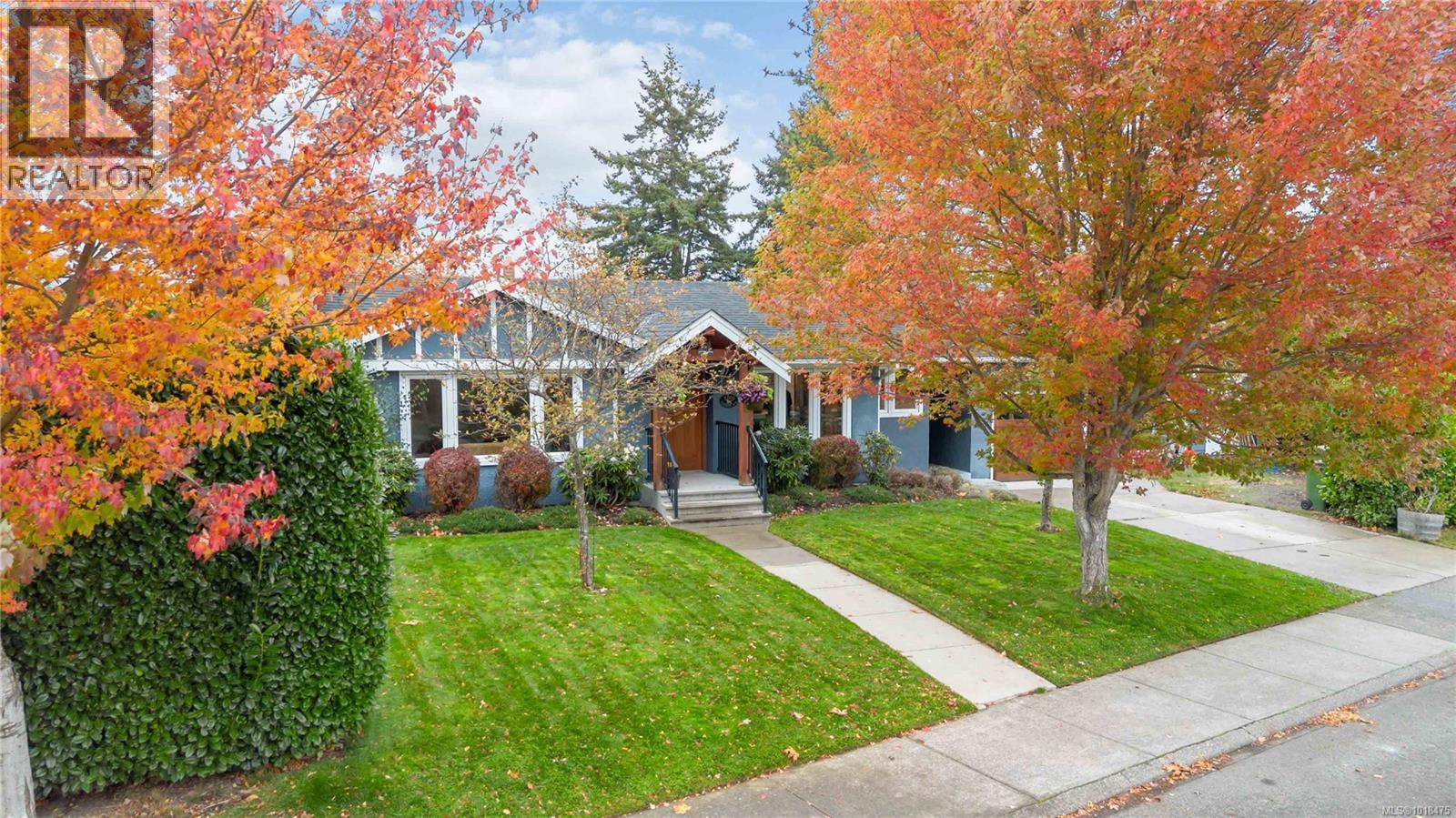  2200 Kinross Avenue, Oak Bay