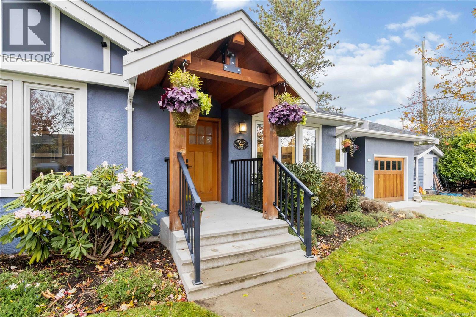  2200 Kinross Avenue, Oak Bay