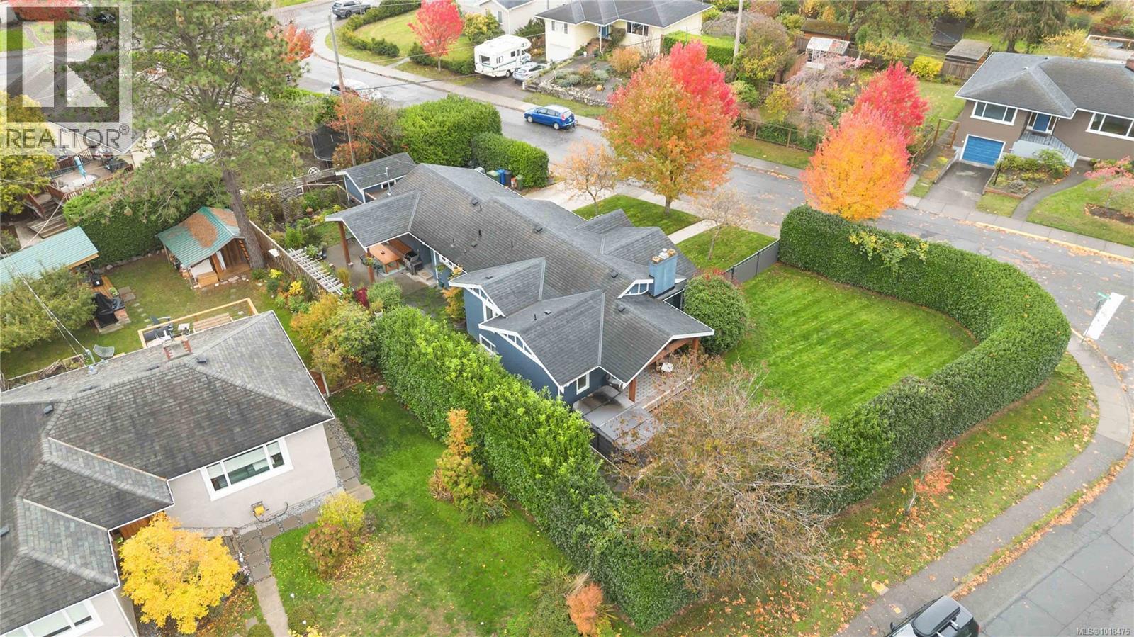  2200 Kinross Avenue, Oak Bay