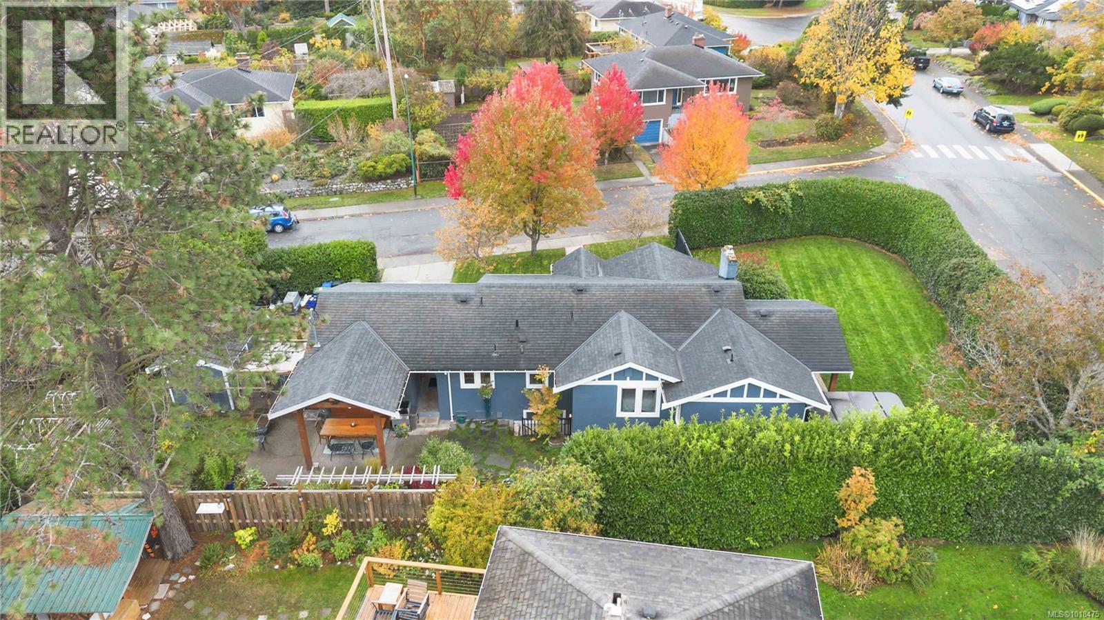  2200 Kinross Avenue, Oak Bay