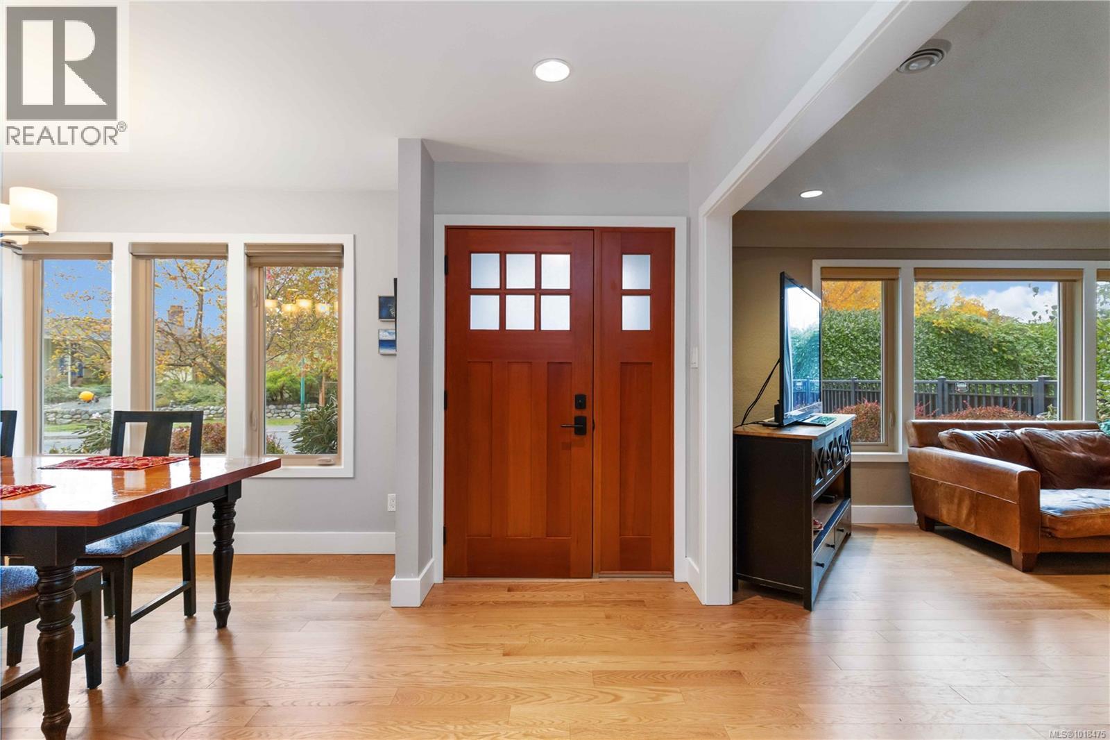  2200 Kinross Avenue, Oak Bay