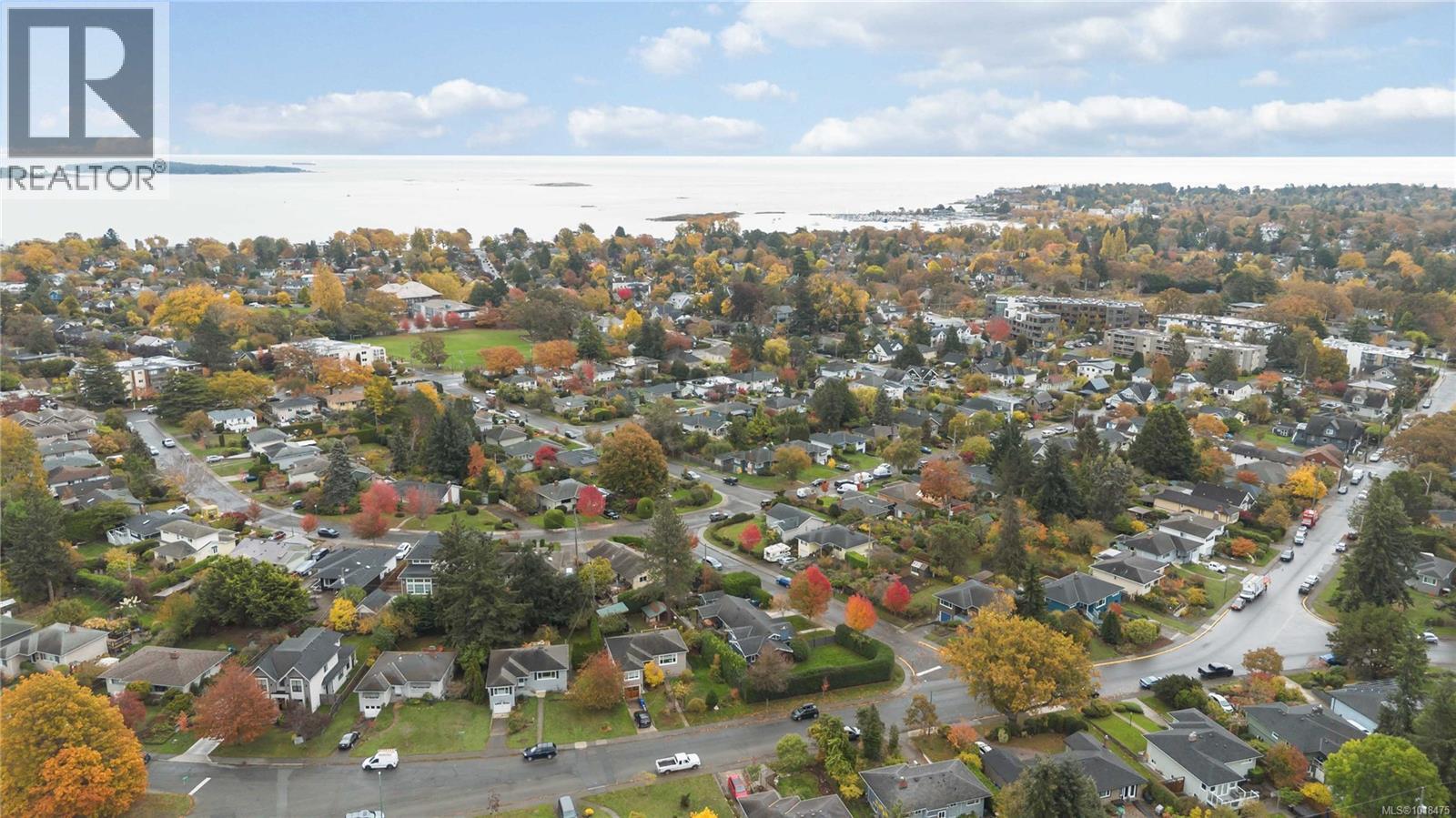  2200 Kinross Avenue, Oak Bay