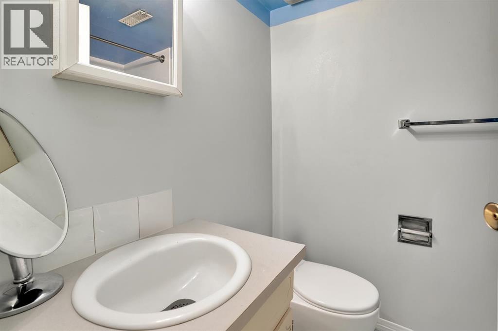 Single Family House Bi-level for Sale in   Huntsville Crescent NW Huntington Hills Calgary 