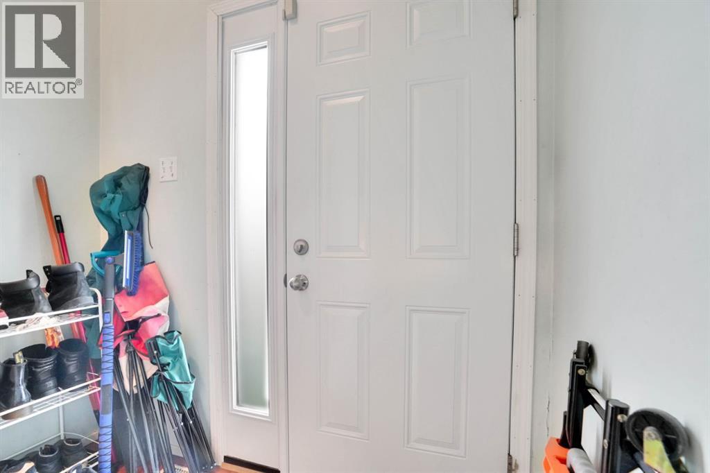 Single Family House Bi-level for Sale in   Huntsville Crescent NW Huntington Hills Calgary 