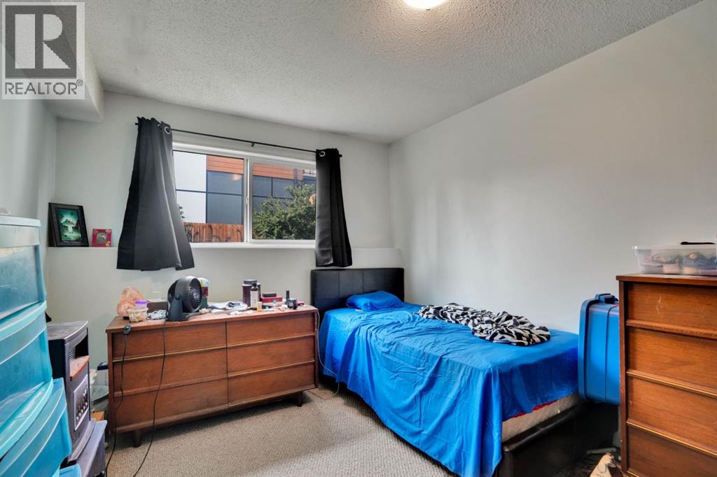 Single Family House Bi-level for Sale in   Huntsville Crescent NW Huntington Hills Calgary 