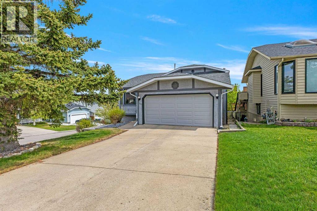 Single Family House 4 Level for Sale in  Edgebyne Crescent NW Edgemont Calgary 