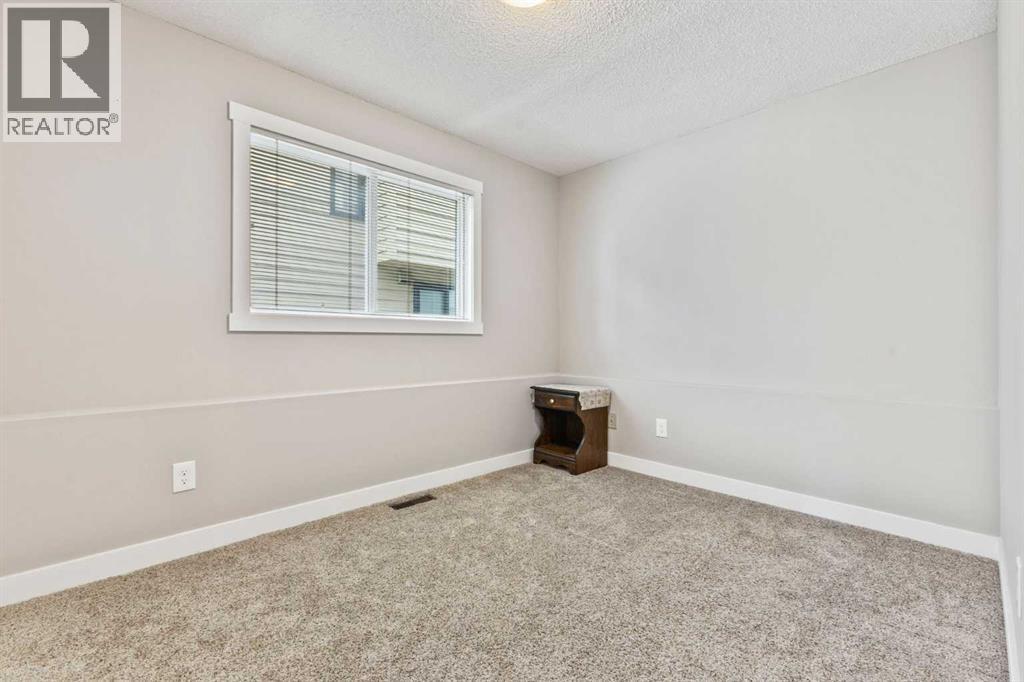 Single Family House 4 Level for Sale in  Edgebyne Crescent NW Edgemont Calgary 