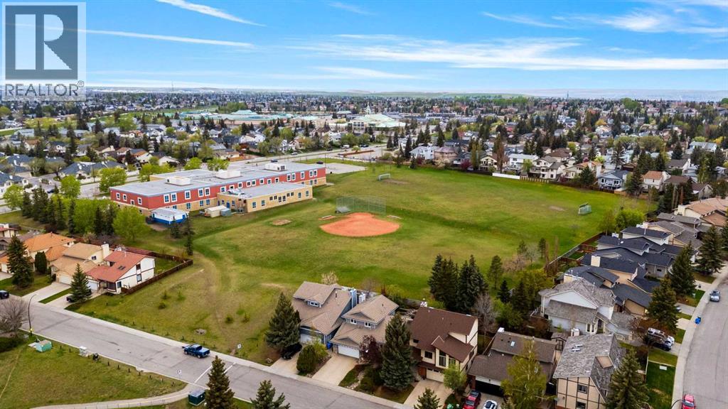 Single Family House 4 Level for Sale in  Edgebyne Crescent NW Edgemont Calgary 