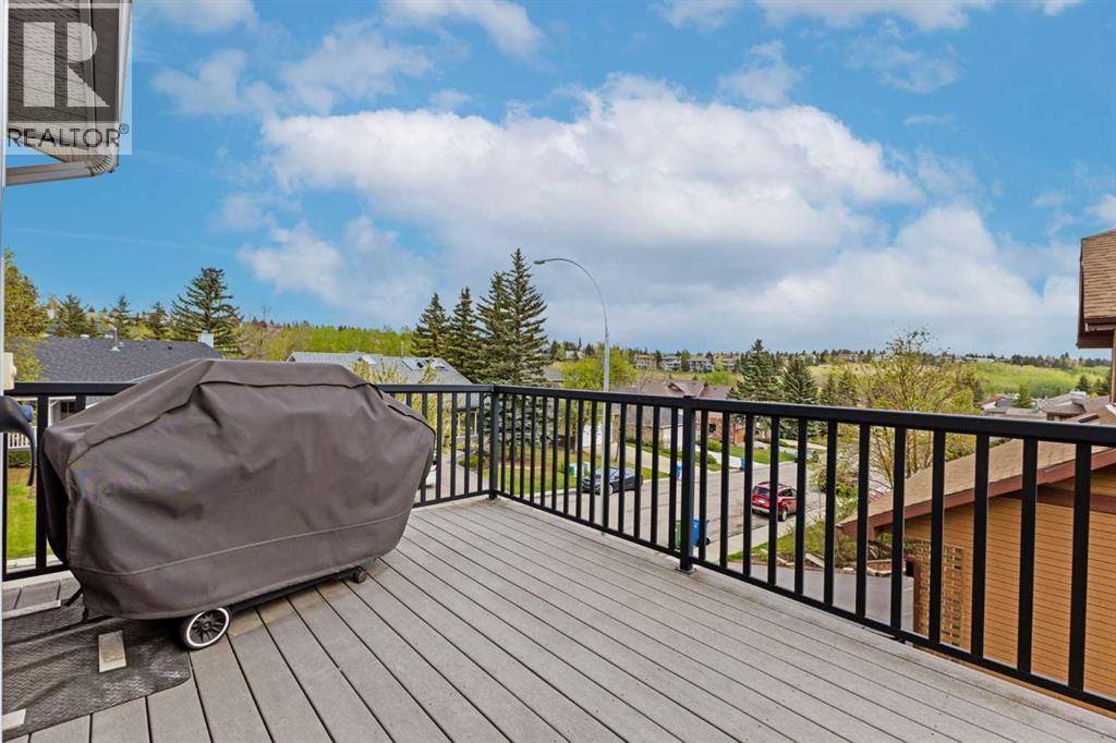 Single Family House 4 Level for Sale in  Edgebyne Crescent NW Edgemont Calgary 