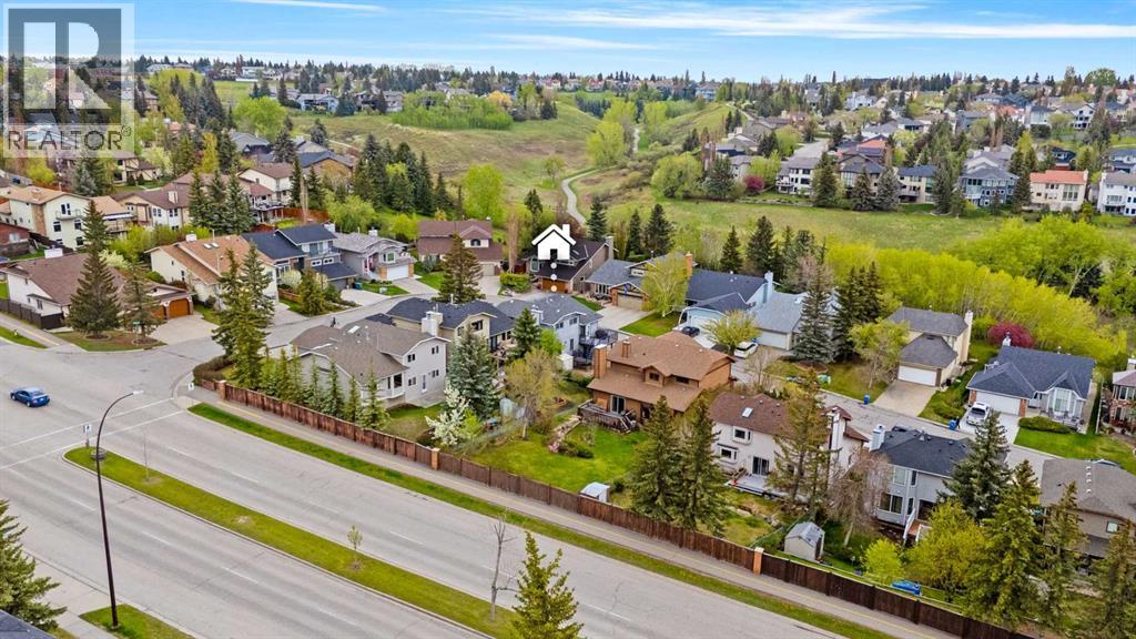 Single Family House 4 Level for Sale in  Edgebyne Crescent NW Edgemont Calgary 