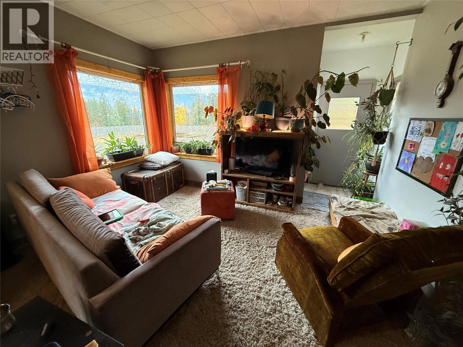 5015 Erie-Ross Spur Road, Salmo