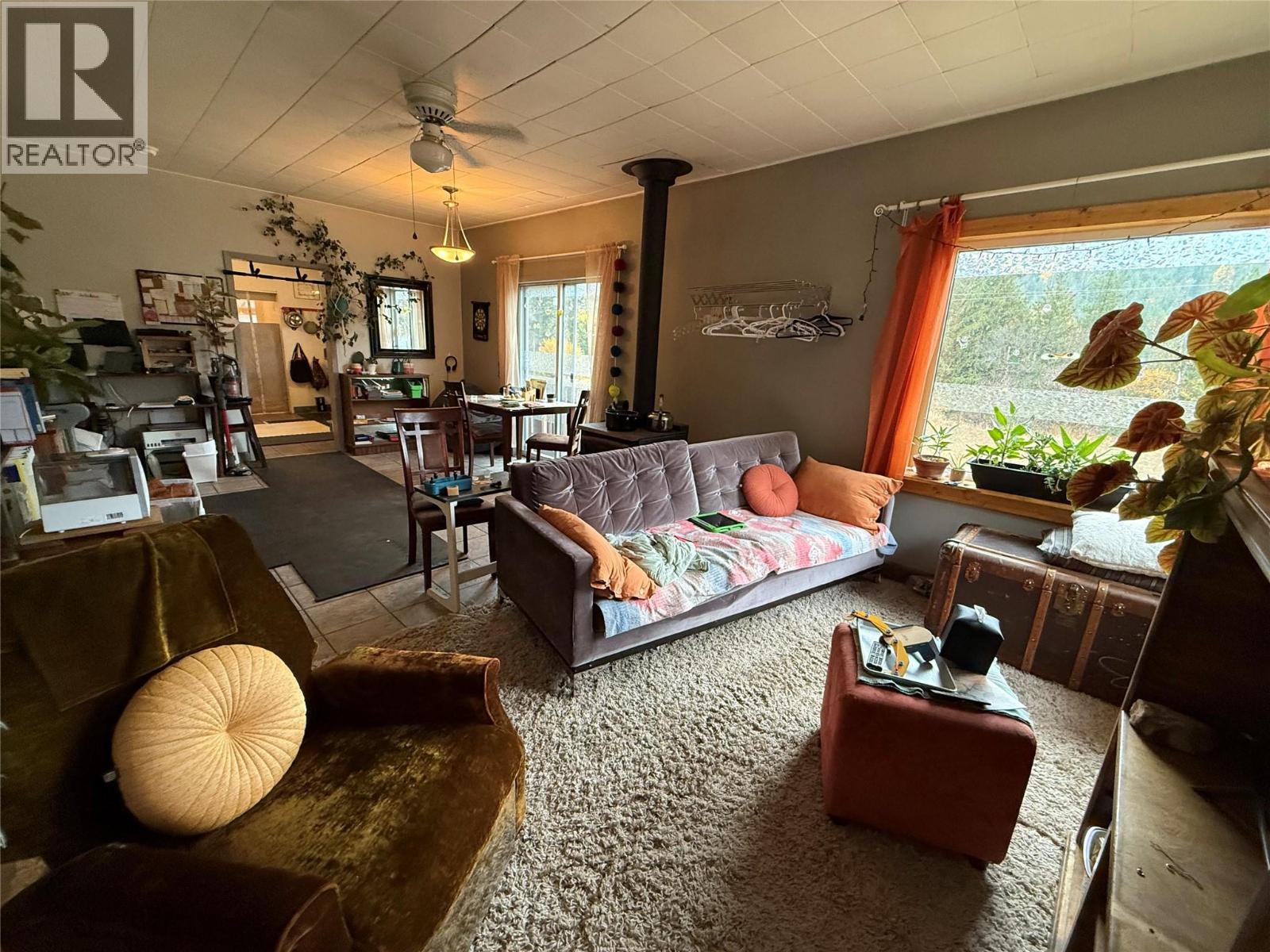 5015 Erie-Ross Spur Road, Salmo