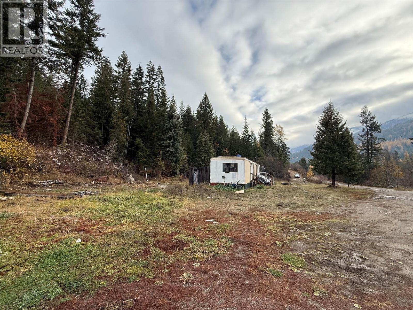 5015 Erie-Ross Spur Road, Salmo
