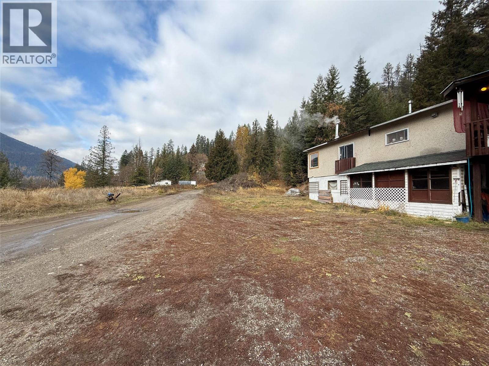 5015 Erie-Ross Spur Road, Salmo