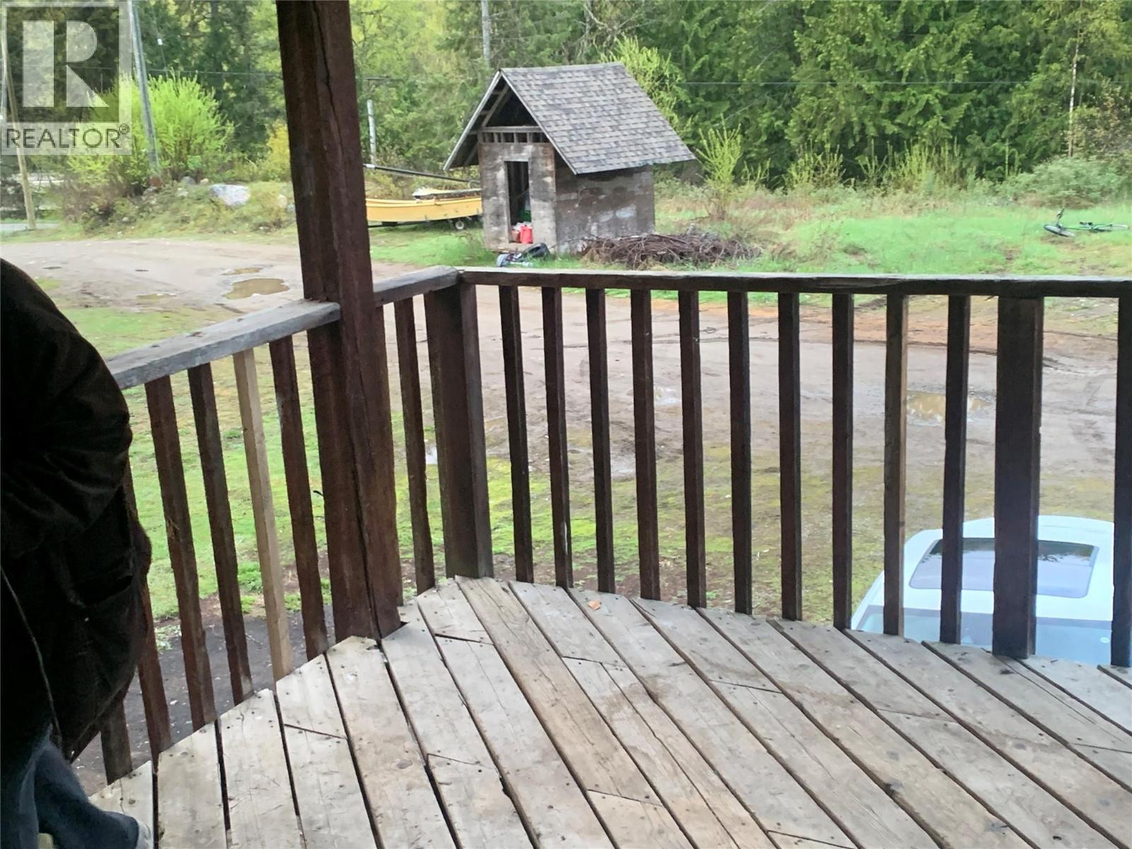 5015 Erie-Ross Spur Road, Salmo