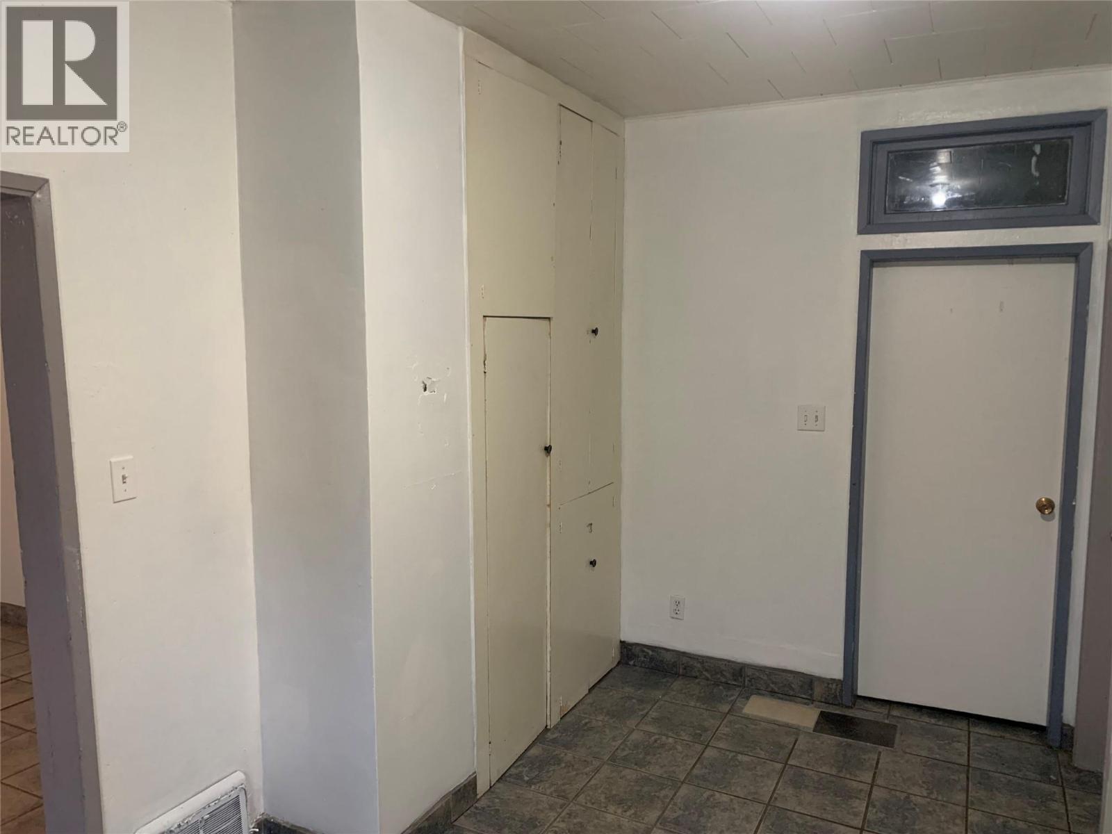 5015 Erie-Ross Spur Road, Salmo