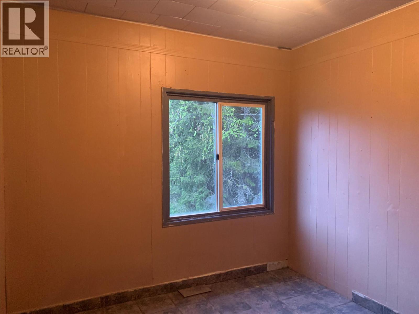 5015 Erie-Ross Spur Road, Salmo