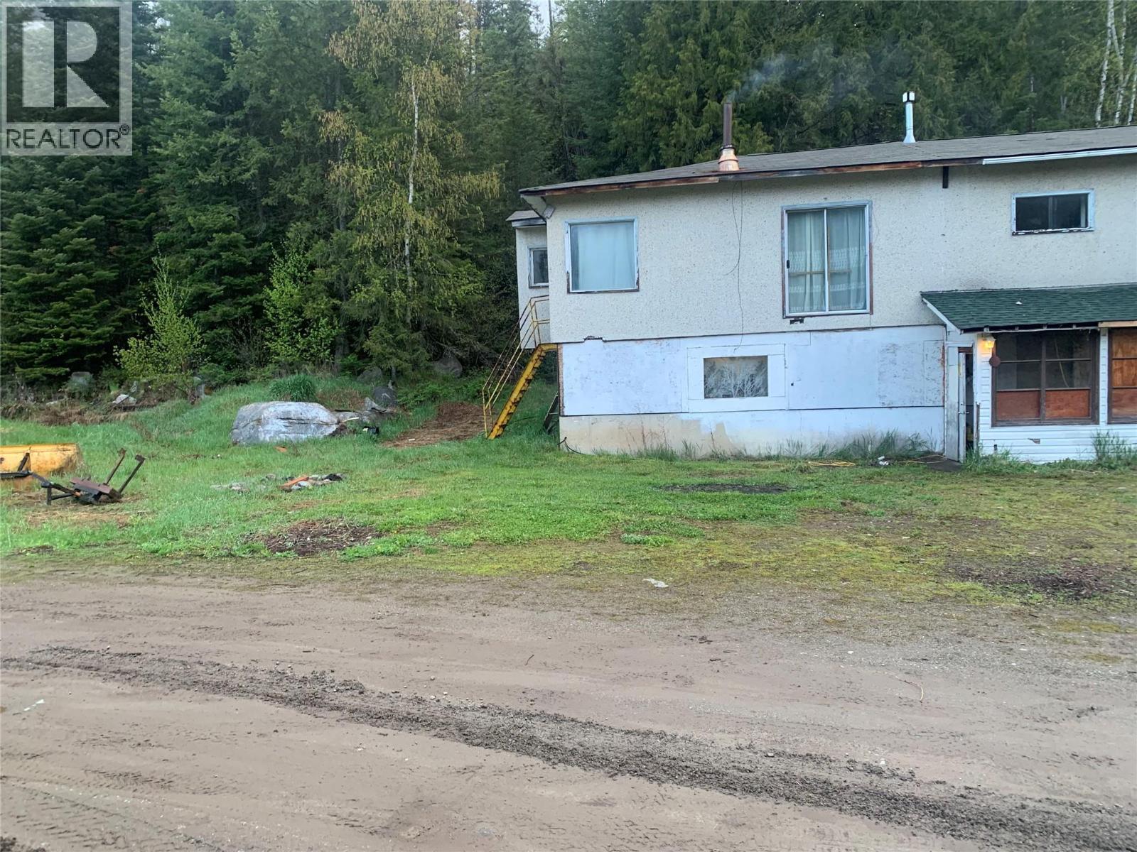 5015 Erie-Ross Spur Road, Salmo
