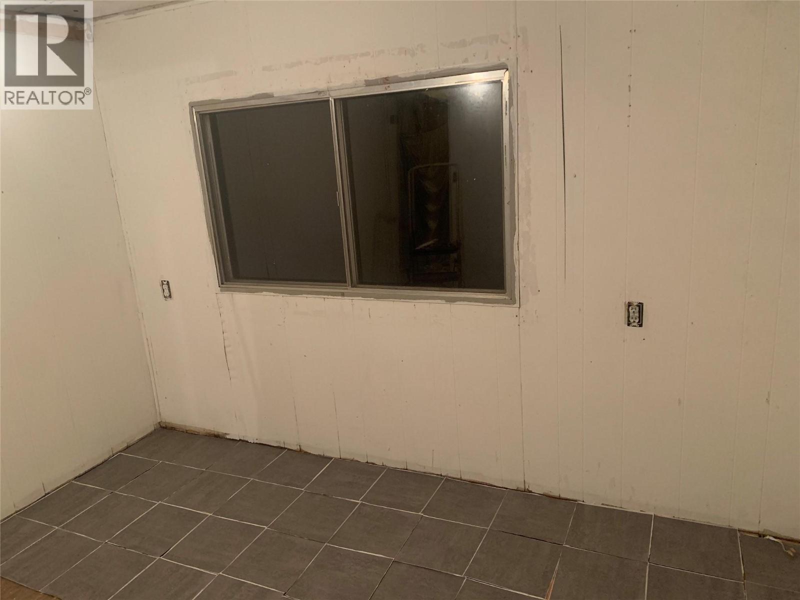 5015 Erie-Ross Spur Road, Salmo