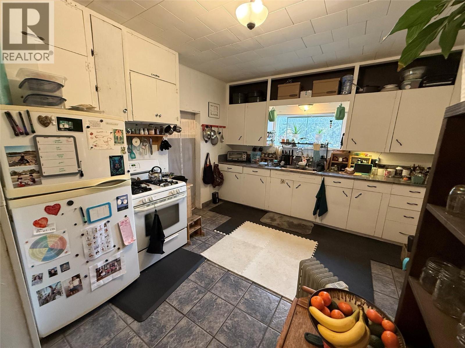 5015 Erie-Ross Spur Road, Salmo