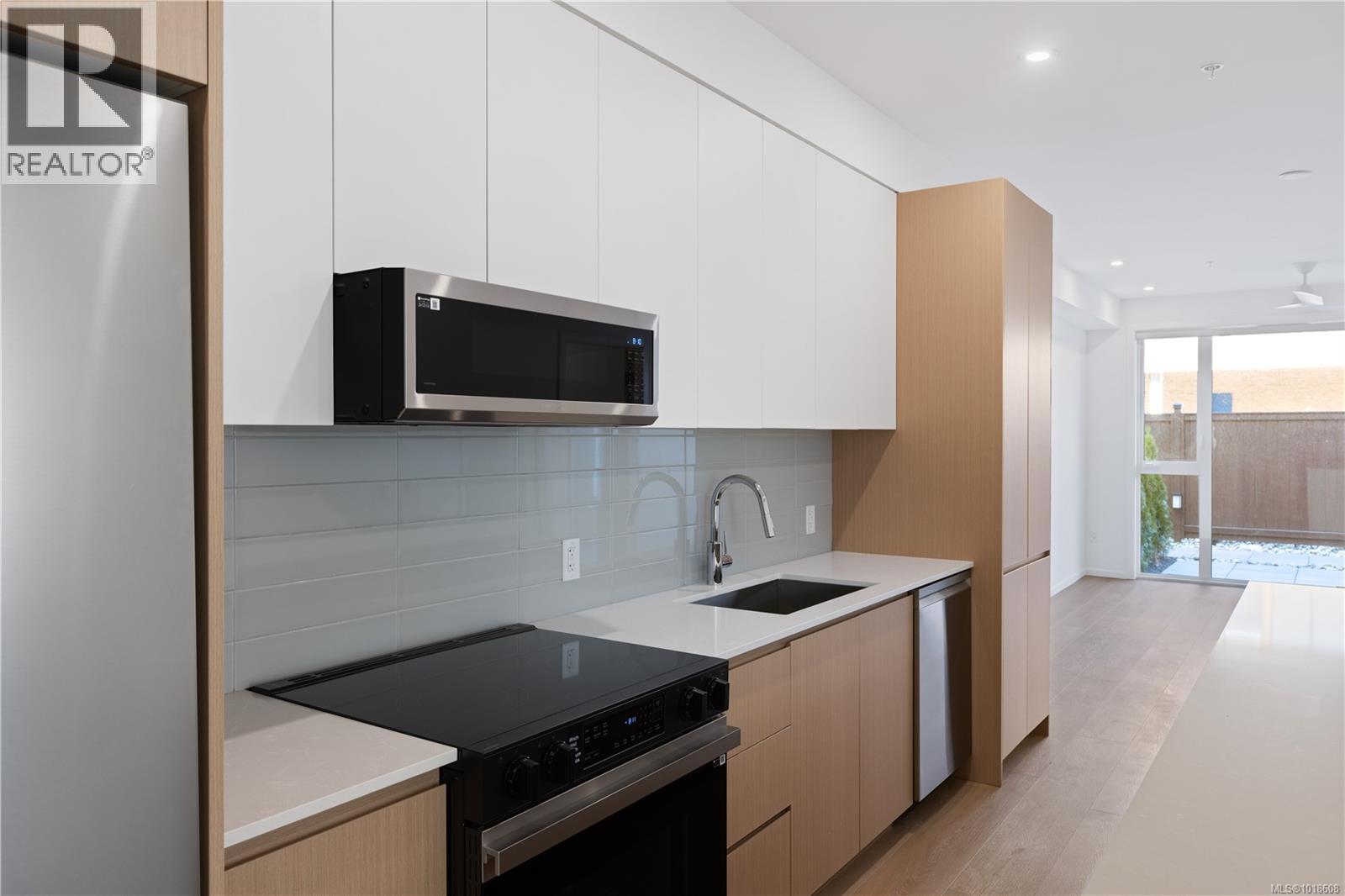 109 2374 Oakville Avenue, Sidney