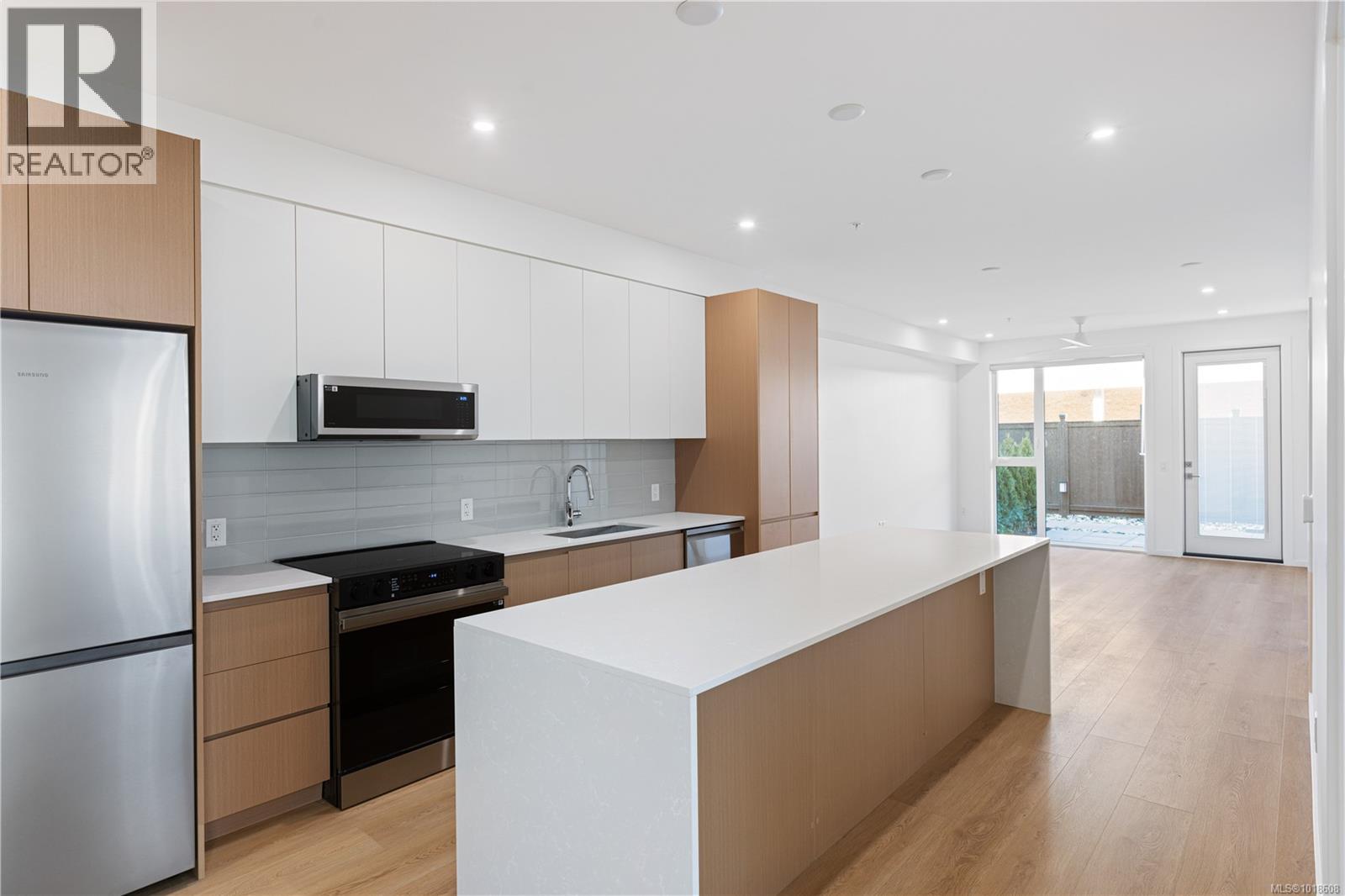 109 2374 Oakville Avenue, Sidney