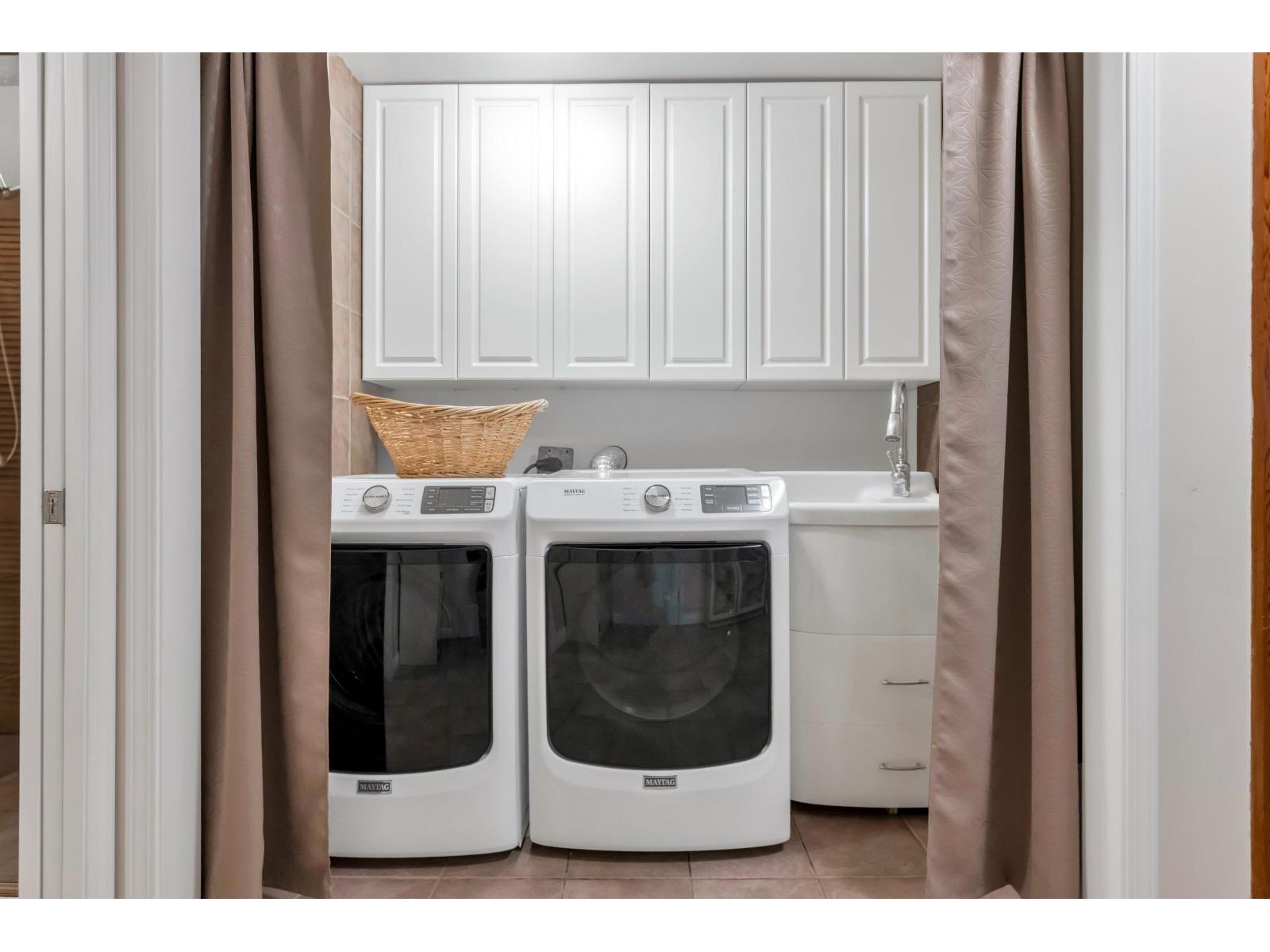 10601 HERMOSA, Delta