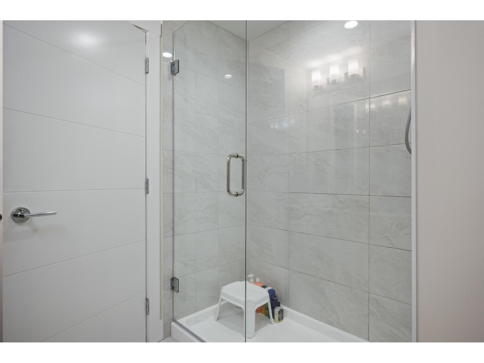 #207-6950 NICHOLSON, Delta