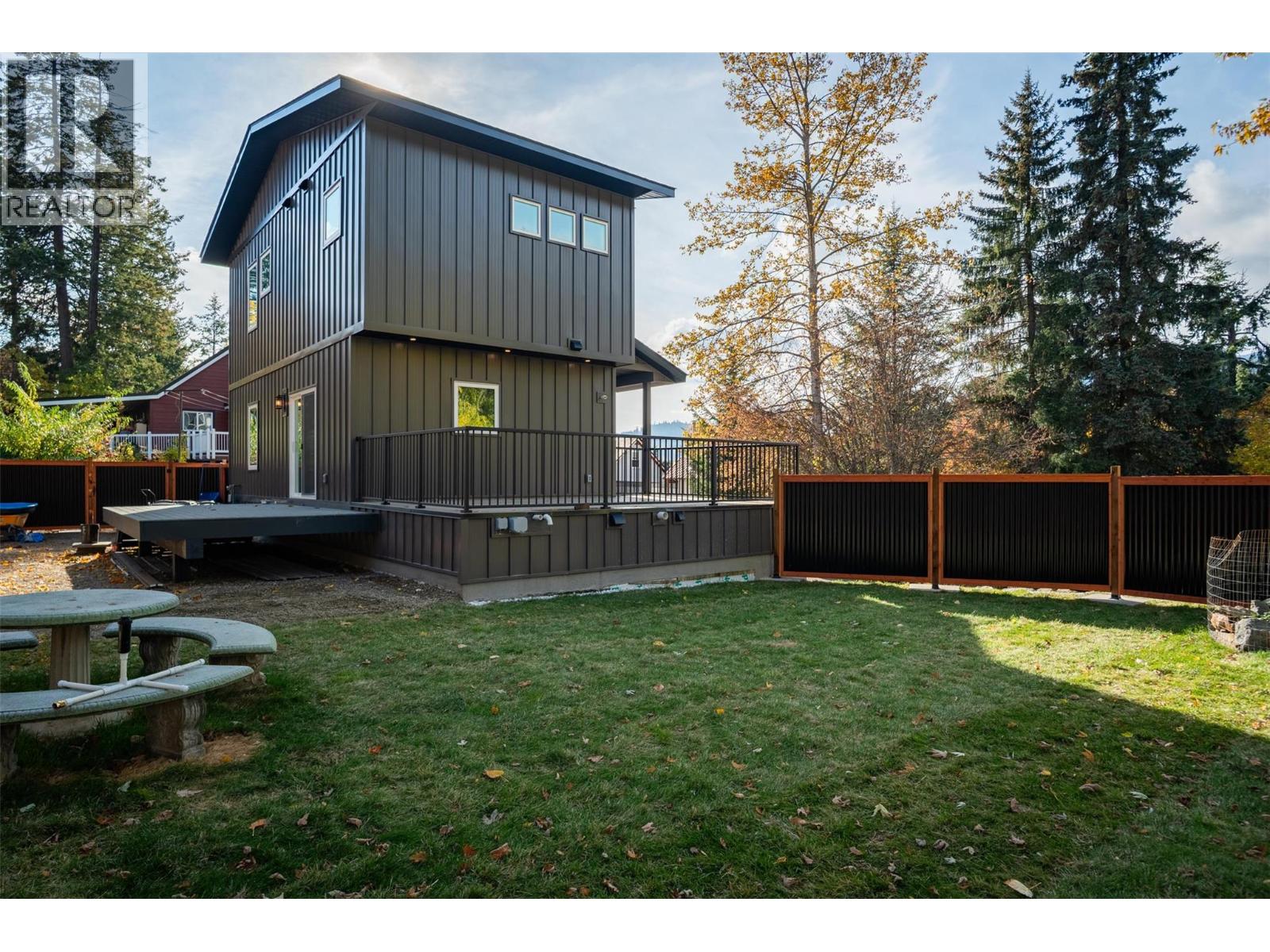 2690 Monte Christo Street, Rossland