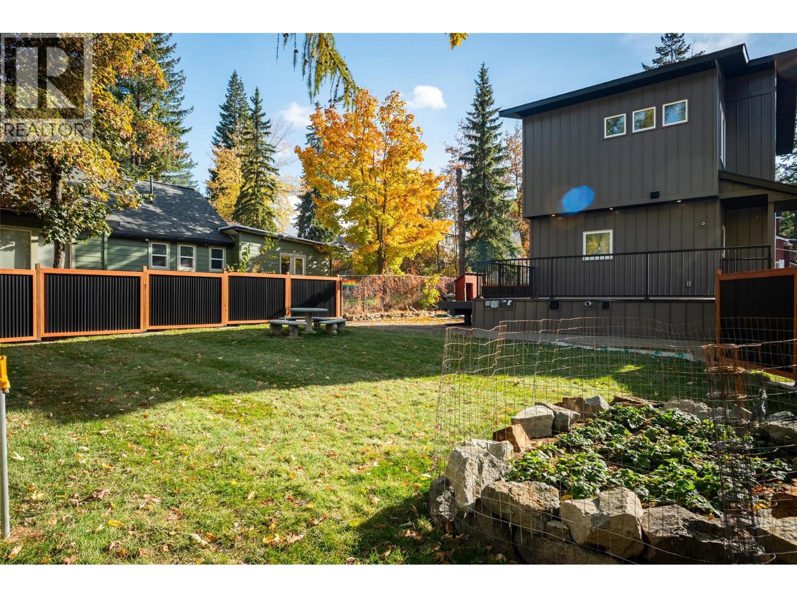 2690 Monte Christo Street, Rossland