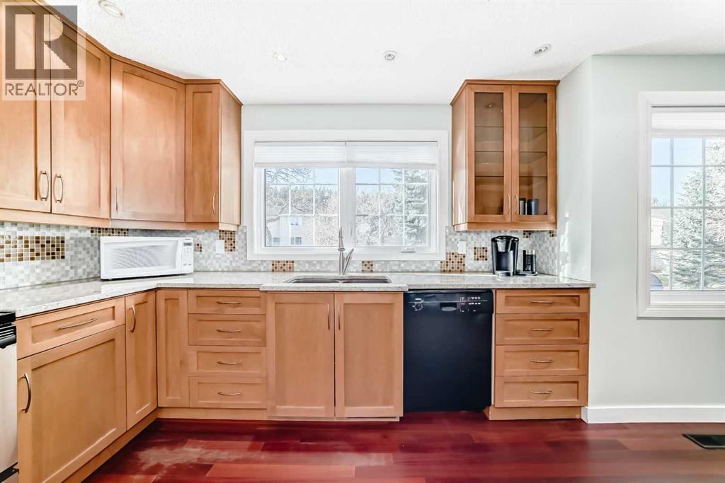 Single Family House 4 Level for Sale in  Point Mckay Gardens NW Point McKay Calgary 