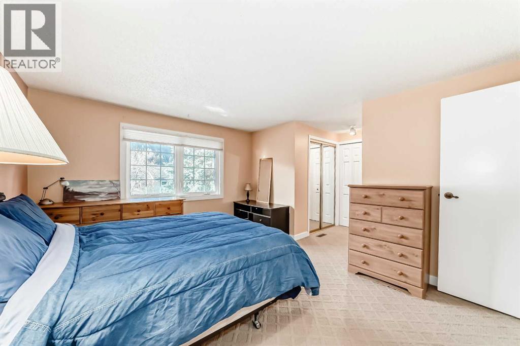 Single Family House 4 Level for Sale in  Point Mckay Gardens NW Point McKay Calgary 