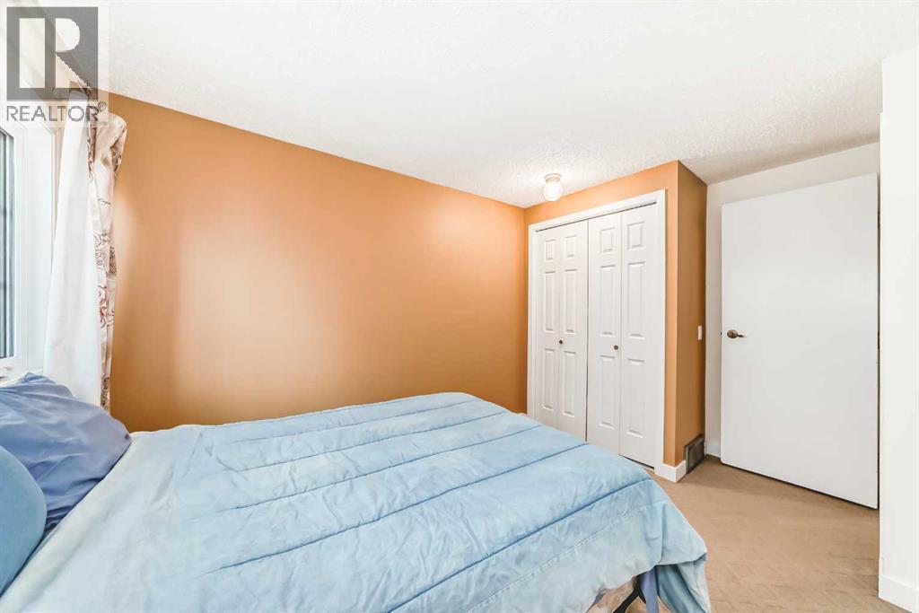 Single Family House 4 Level for Sale in  Point Mckay Gardens NW Point McKay Calgary 