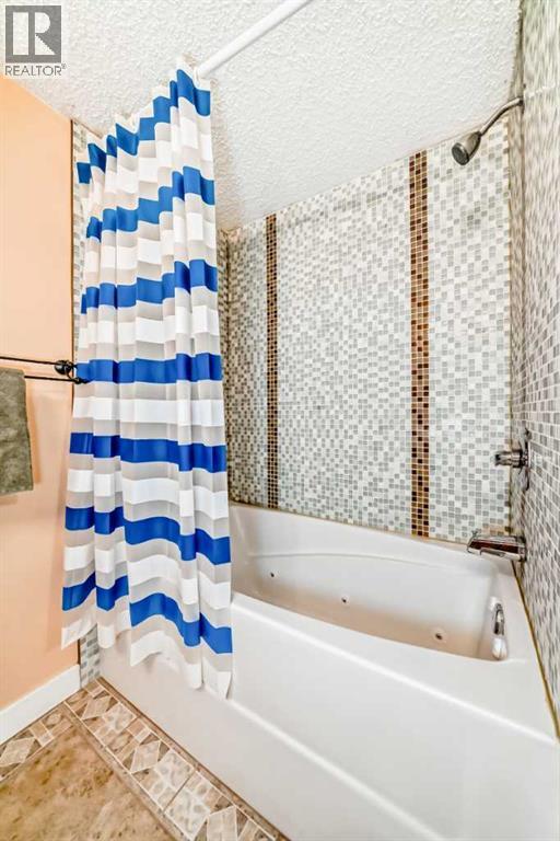 Single Family House 4 Level for Sale in  Point Mckay Gardens NW Point McKay Calgary 