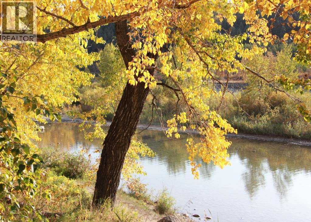 Single Family House 4 Level for Sale in  Point Mckay Gardens NW Point McKay Calgary 