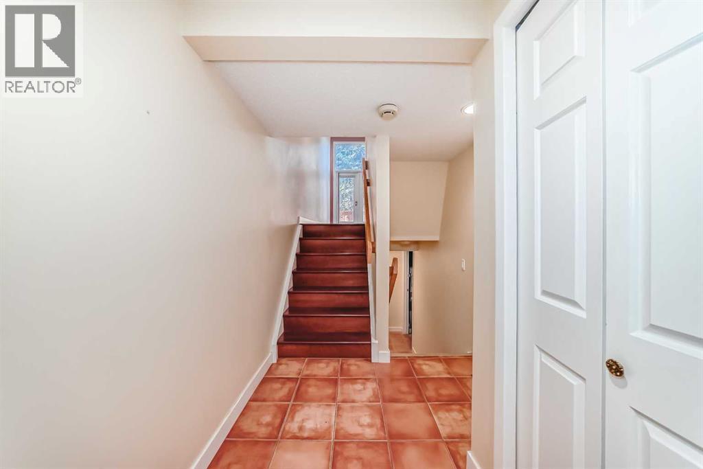 Single Family House 4 Level for Sale in  Point Mckay Gardens NW Point McKay Calgary 