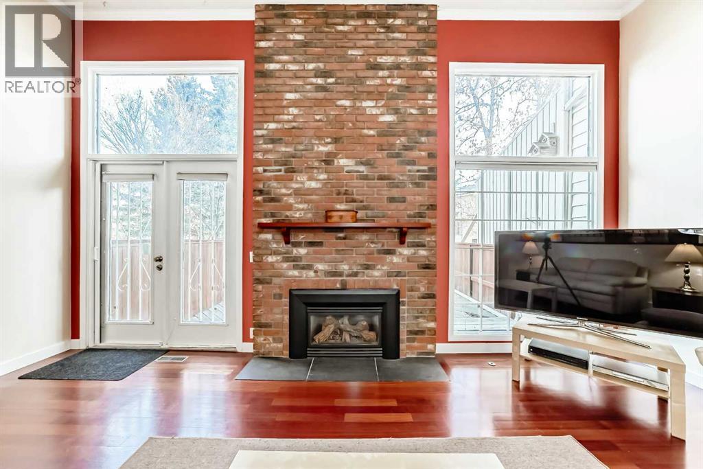 Single Family House 4 Level for Sale in  Point Mckay Gardens NW Point McKay Calgary 