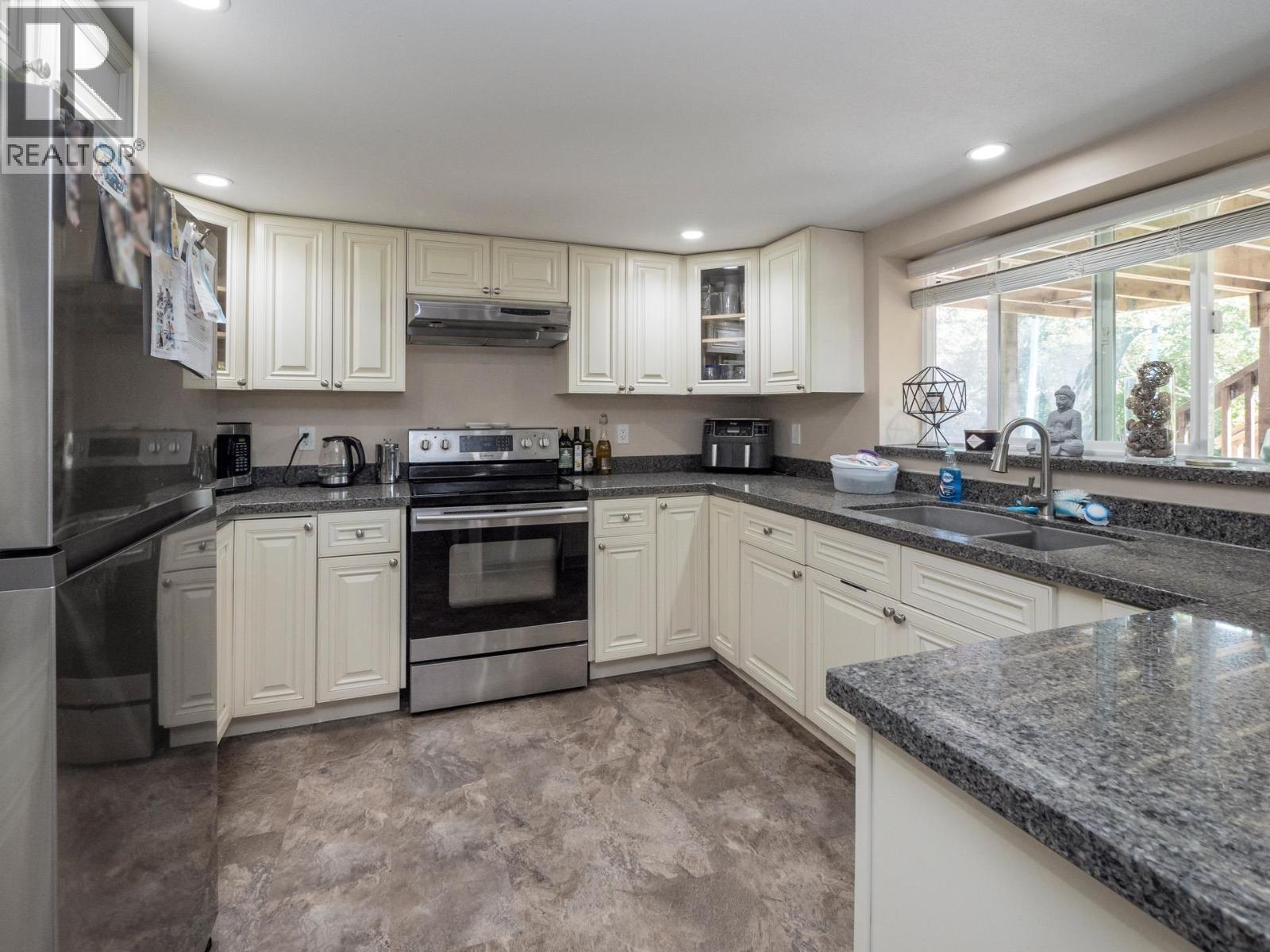 430 ALDERSPRINGS ROAD, Gibsons