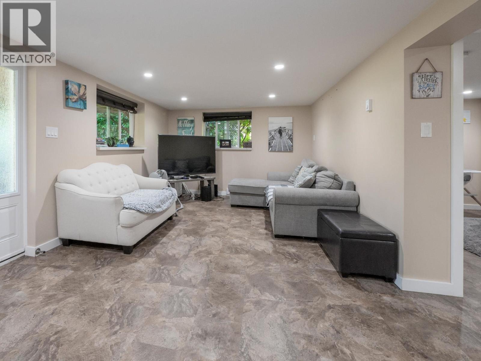 430 ALDERSPRINGS ROAD, Gibsons