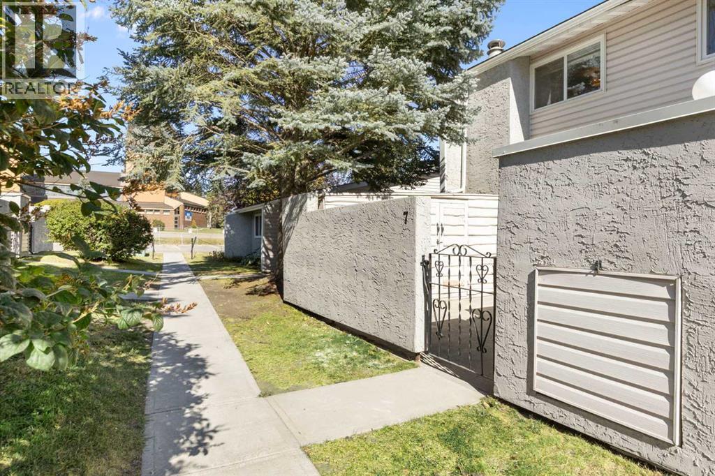 Single Family House for Sale in    Street SW Glamorgan Calgary 