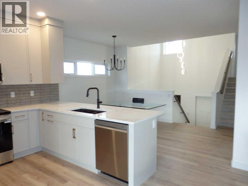 Single Family House Bi-level for Sale in  Emmett Crescent Evergreen Red Deer 