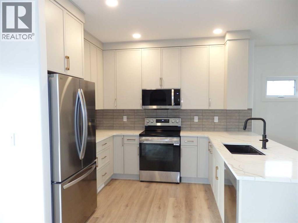 Single Family House Bi-level for Sale in  Emmett Crescent Evergreen Red Deer 