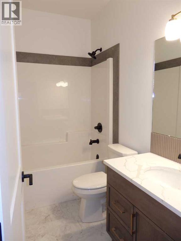 Single Family House Bi-level for Sale in  Emmett Crescent Evergreen Red Deer 