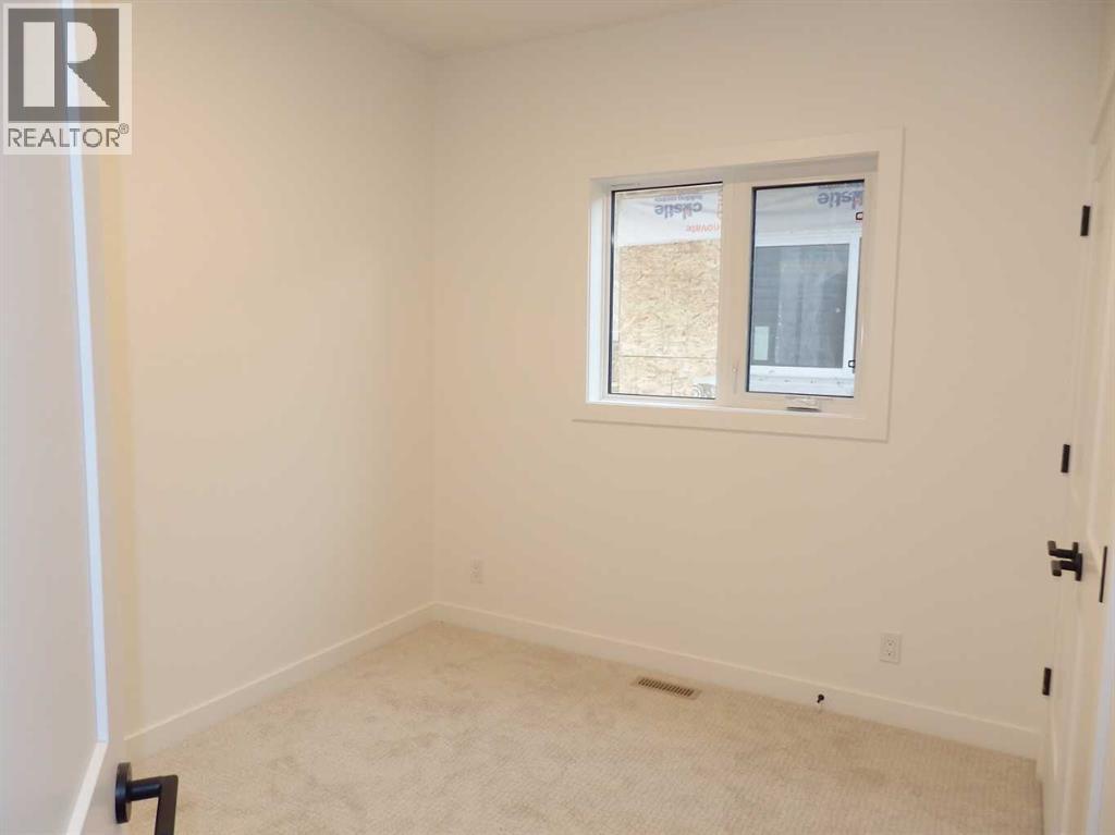 Single Family House Bi-level for Sale in  Emmett Crescent Evergreen Red Deer 