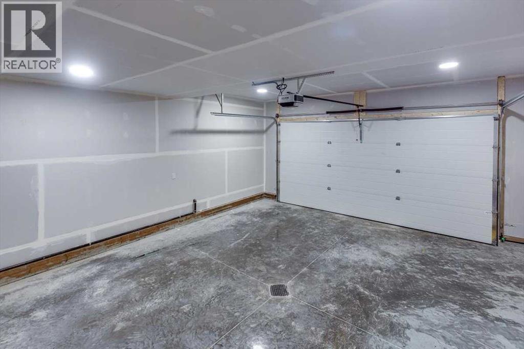 Single Family House Bi-level for Sale in  Emmett Crescent Evergreen Red Deer 