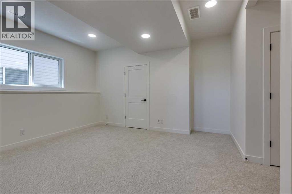 Single Family House Bi-level for Sale in  Emmett Crescent Evergreen Red Deer 