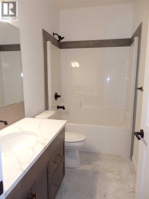 Single Family House Bi-level for Sale in  Emmett Crescent Evergreen Red Deer 