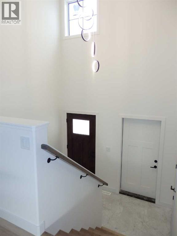 Single Family House Bi-level for Sale in  Emmett Crescent Evergreen Red Deer 