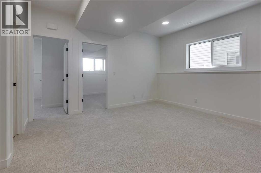 Single Family House Bi-level for Sale in  Emmett Crescent Evergreen Red Deer 