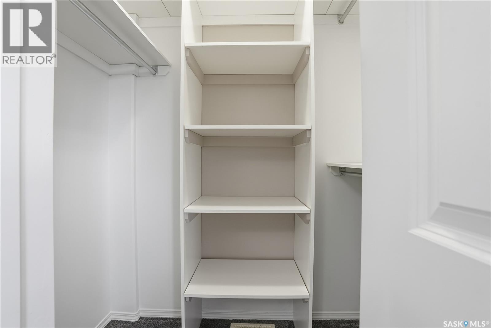 Single Family House 2 Level for Sale in  Kloppenburg WAY Saskatoon 